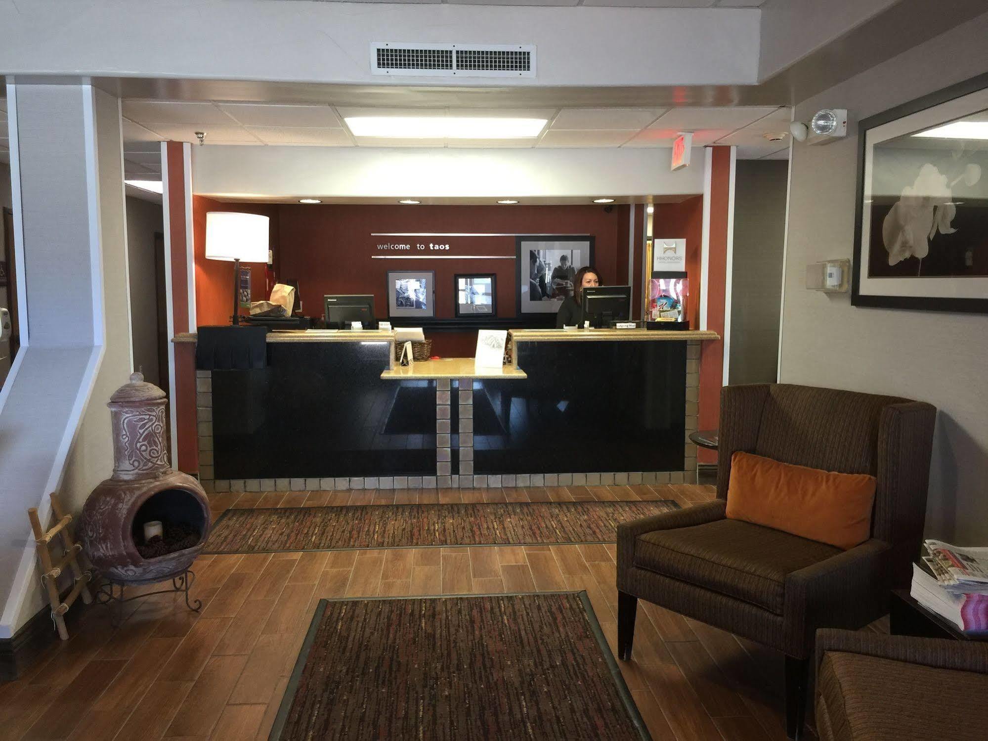 Hampton Inn Таос Екстер'єр фото